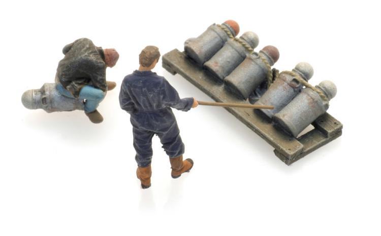 PERSONNAGES TIRENT AU CARBURE (2X)