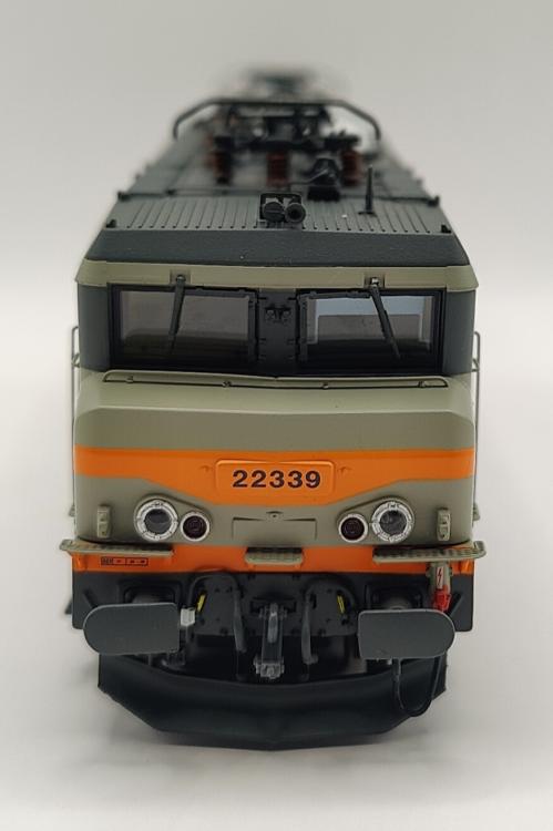 LOCOMOTIVE ELECTRIQUE BB22344 GRIS BÉTON/ORANGE, PLAQUES, SIGLE NOUILLE DÉPÔT: MARSEILLE