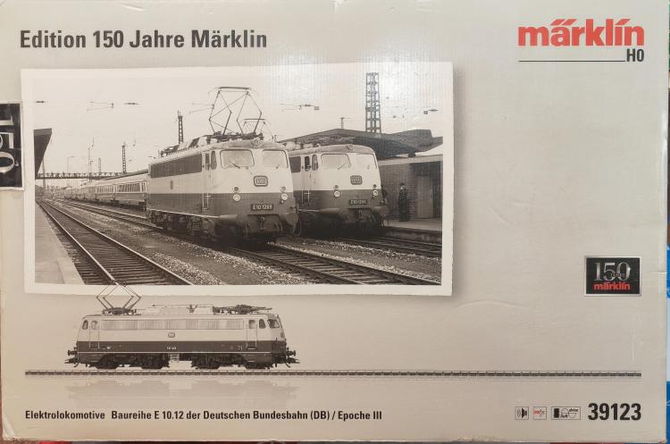 COFFRET LOCOMOTIVE ELECTRIQUE E10.12 DB DIGITAL SOUND + VITRINE - BOITE TACHETEE