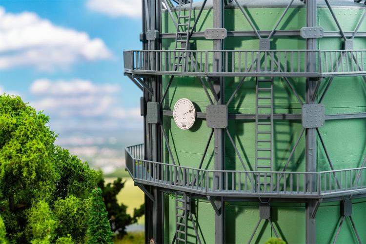 GAZOMETRE AVEC TUYAUTERIE