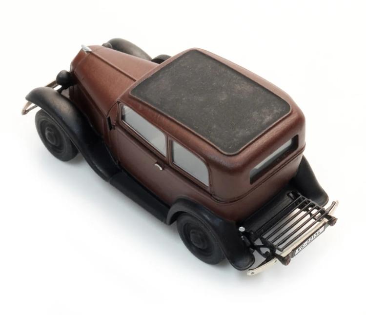 OPEL P4 BERLINE BRUNE AVEC PORTE BAGGAGE ARRIERE