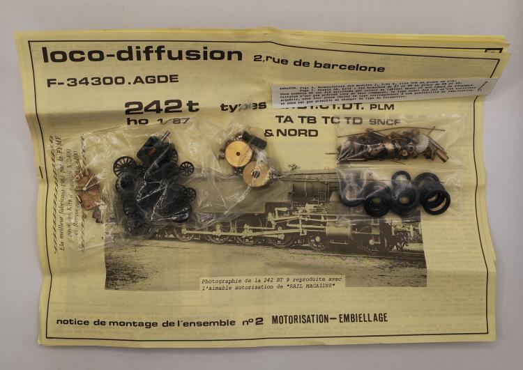 KIT A MONTER LOCOMOTIVE A VAPEUR 242 AT