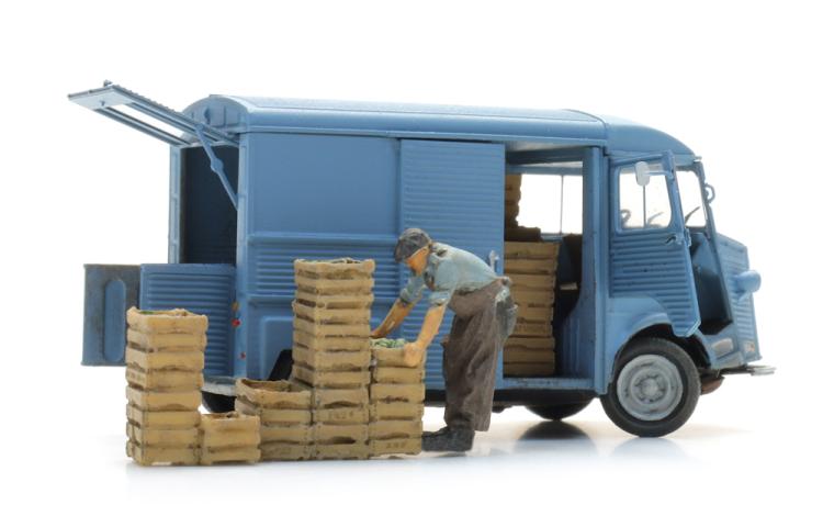 MARCHAND AVEC DES CAISSES (A RESERVER)