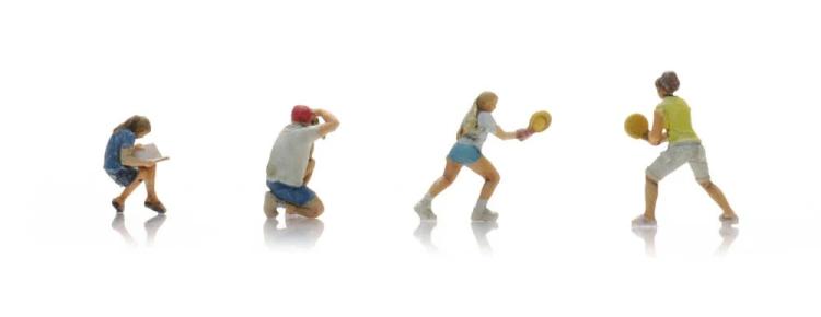 AU CAMPING : LES JEUX (X4)